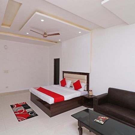 Oyo 29755 Hotel Jammu Airlines Bagian luar foto