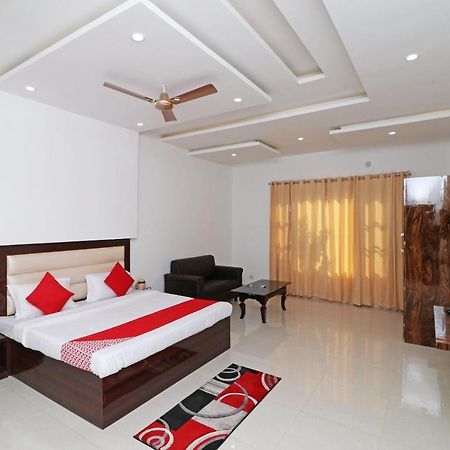 Oyo 29755 Hotel Jammu Airlines Bagian luar foto