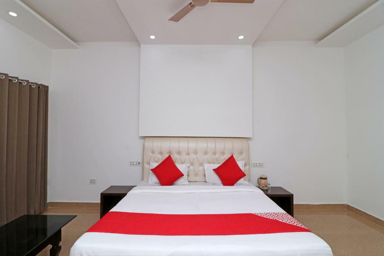 Oyo 29755 Hotel Jammu Airlines Bagian luar foto
