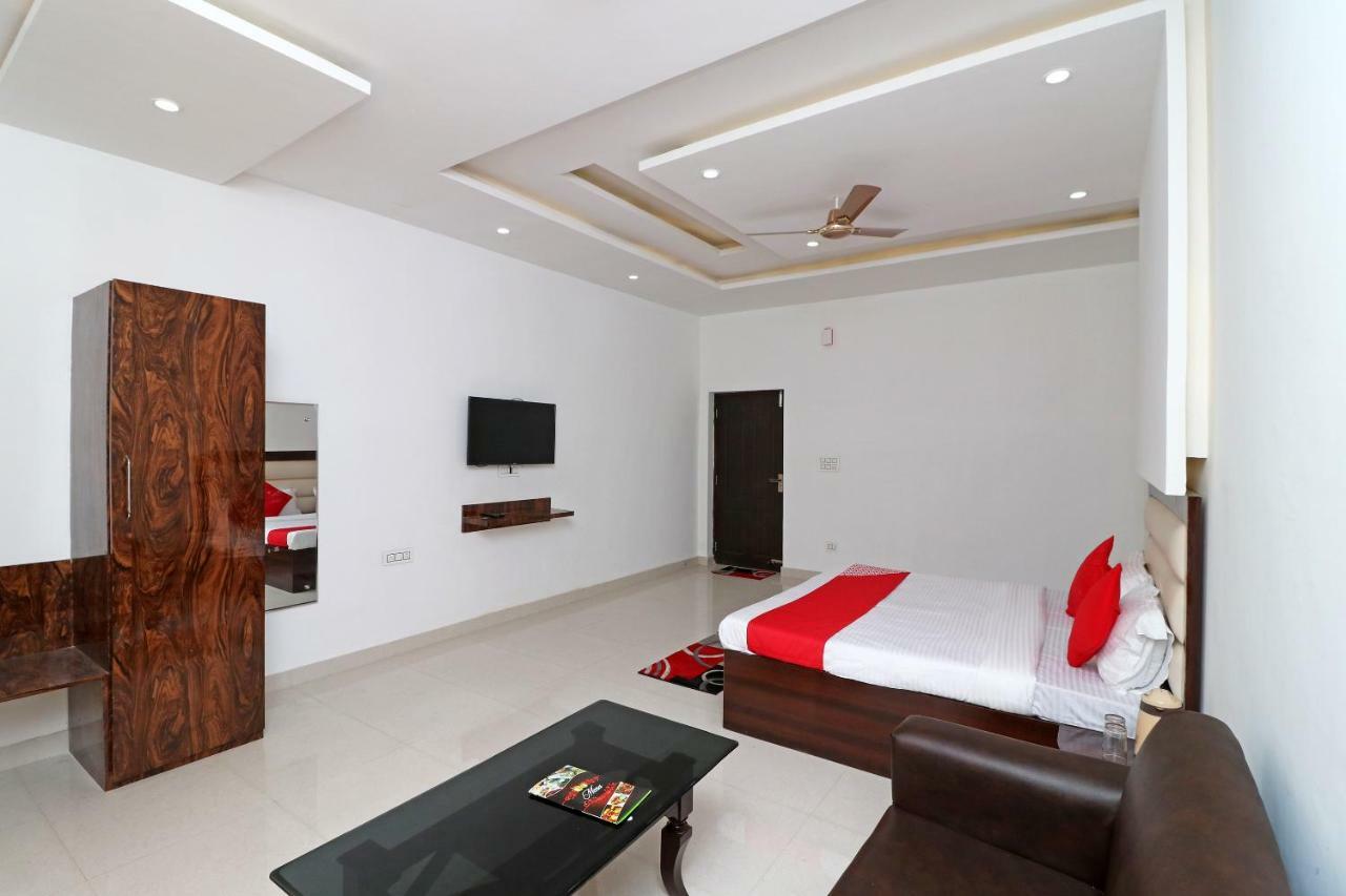 Oyo 29755 Hotel Jammu Airlines Bagian luar foto