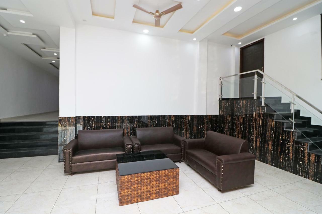 Oyo 29755 Hotel Jammu Airlines Bagian luar foto