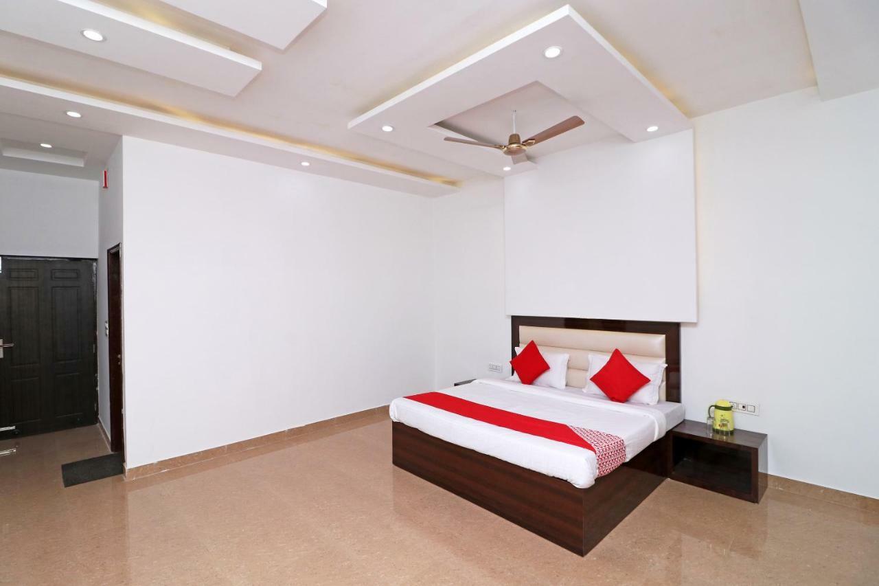 Oyo 29755 Hotel Jammu Airlines Bagian luar foto