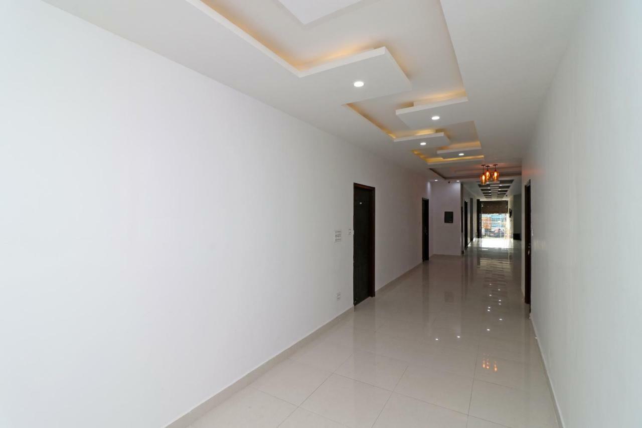 Oyo 29755 Hotel Jammu Airlines Bagian luar foto