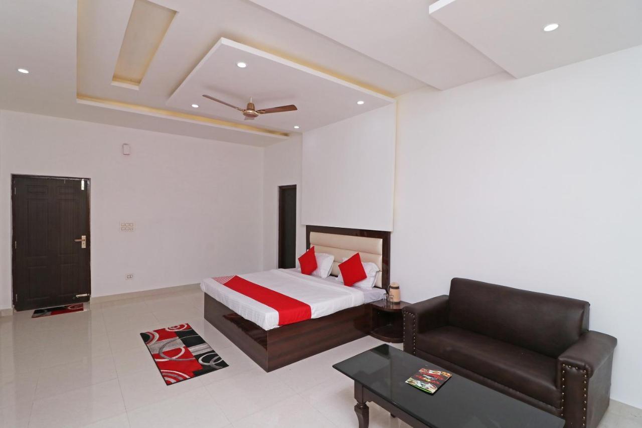 Oyo 29755 Hotel Jammu Airlines Bagian luar foto